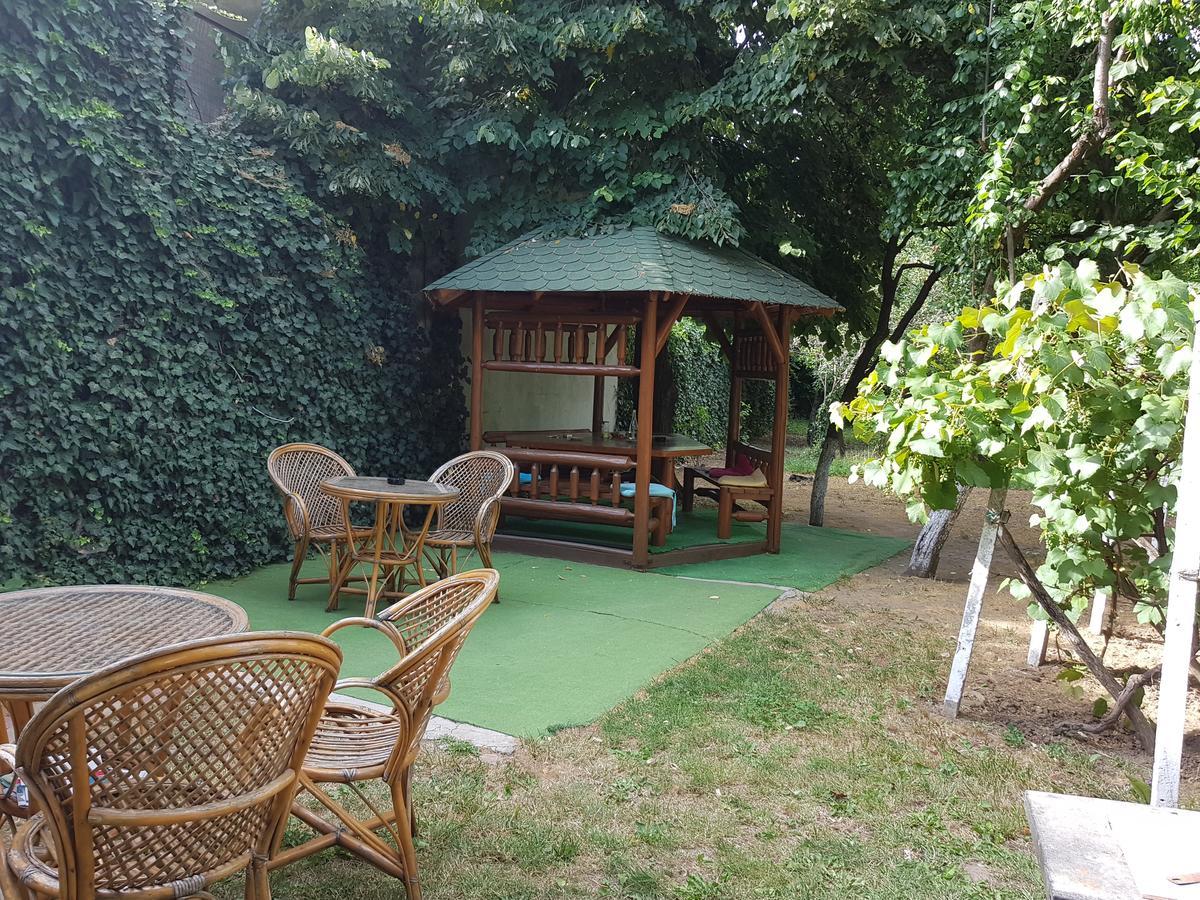 Casa Boiereasca Hostel ไกรโอวา ภายนอก รูปภาพ