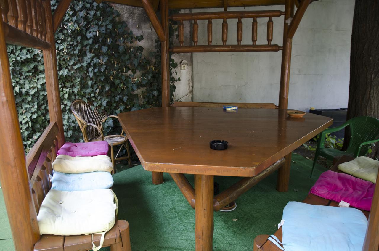 Casa Boiereasca Hostel ไกรโอวา ภายนอก รูปภาพ